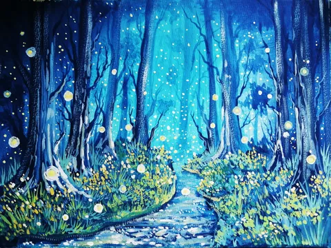 Un sendero nocturno se abre entre árboles iluminados por decenas de luciérnagas brillantes.